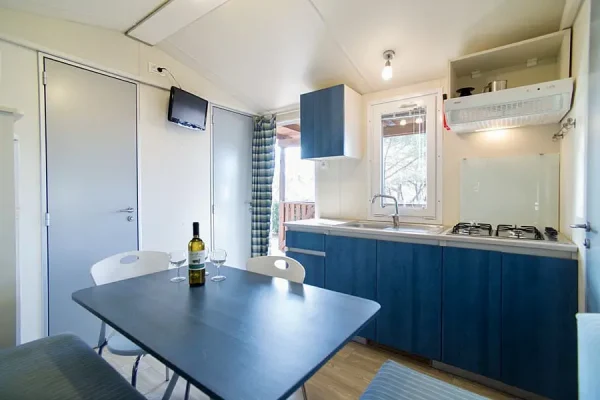 camping carouan abruzzo cucina e salotto bungalow
