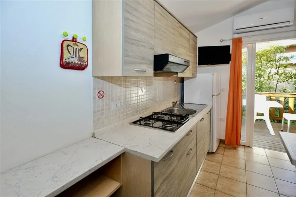 camping carouan abruzzo cucina bungalow con veranda